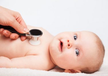 newborn-check-up-tests-after-birth-physical-examination-heart-lungs